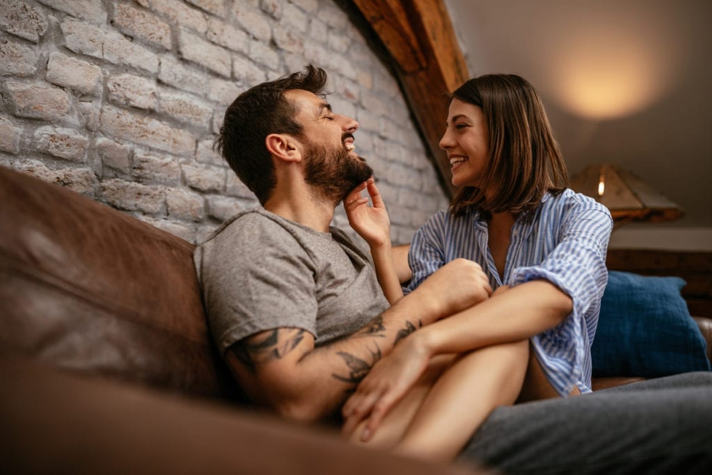 couple amoureux et complicent